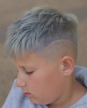 Baby blues Low skinfade with surgical line and textured messy crop