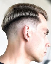 Contrast of fading The model has a dark regrowth, colour has grown out. Fading the dark regrowth enh