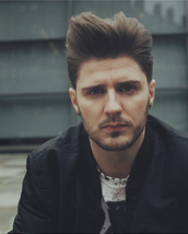 Fearsome flow Full American crew style feather razor cut