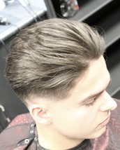Low Fade with natural Finish Ultra Low skinfade with plenty of volume on top and using the “less i