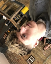 low taper with disconected curls -