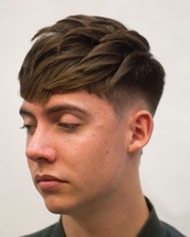 Sculpted crop Cropped fringe sculpted with spikes and a skin fade sides