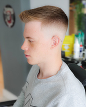 Simple skinner Stretched out skinfade, with some texture on top.