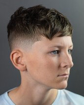 Simple textured top with a low fade High textured look, achieved with point cutting and a blade of c