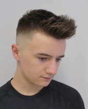 skinfade Skinner with soft blowout fringe