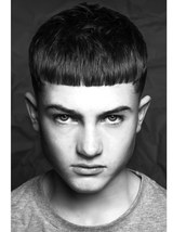 Square layered crop and skin fade 000 Skin fade, square layered crop with length left to frame the f